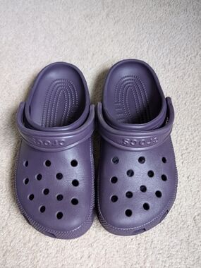 Crocs Classic Clogs, Purple, Women's 7, Mens 5